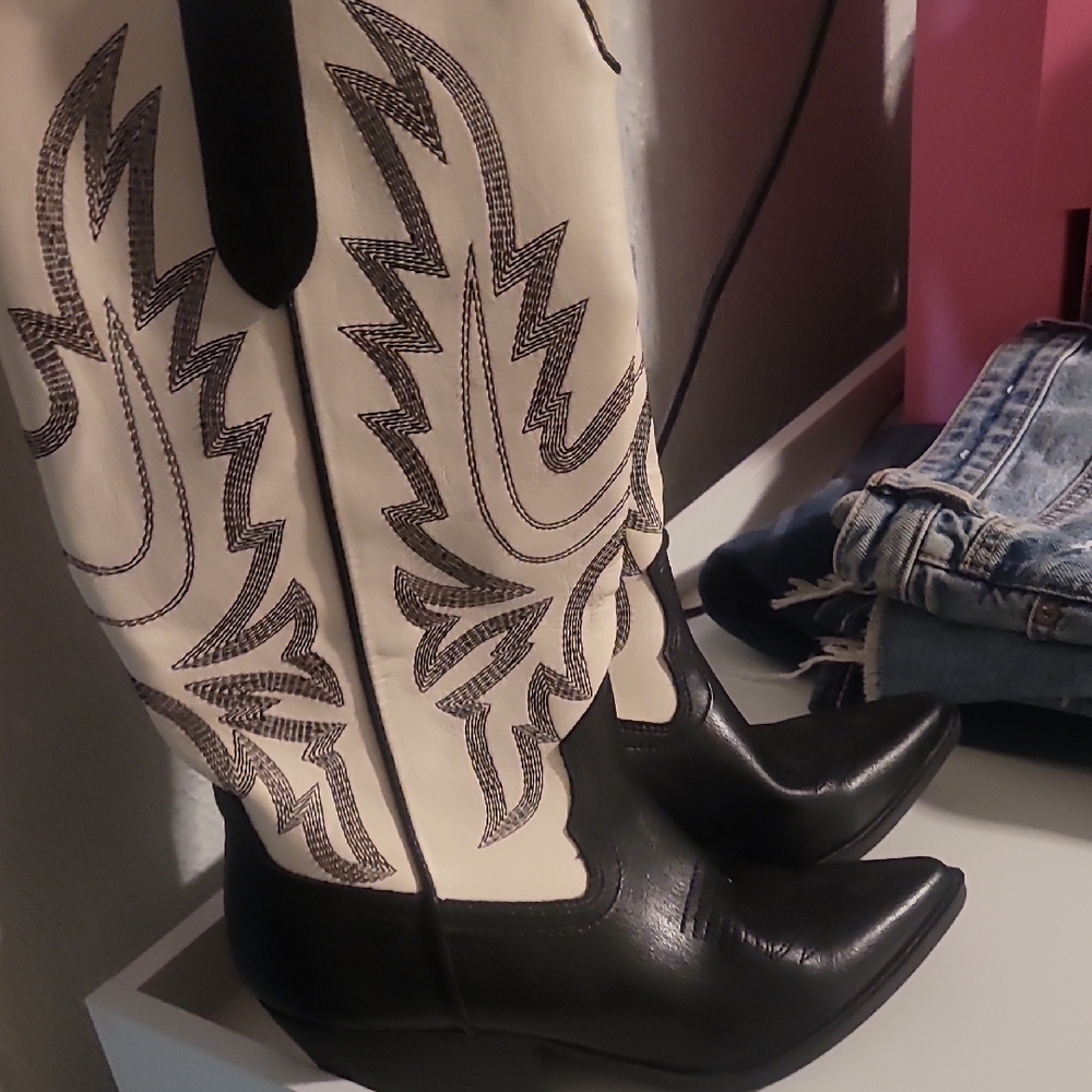 Indigo Rd. Black and White Western Cowboy Boots
